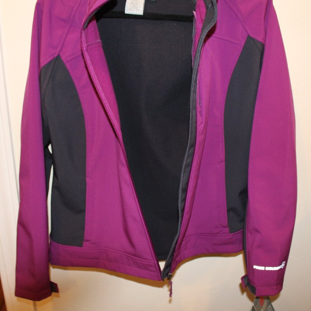 FREE COUNTRY SOFTESHELL, WOMENS JACKET, NWT, SIZE LARGE, PURPLE / BLACK